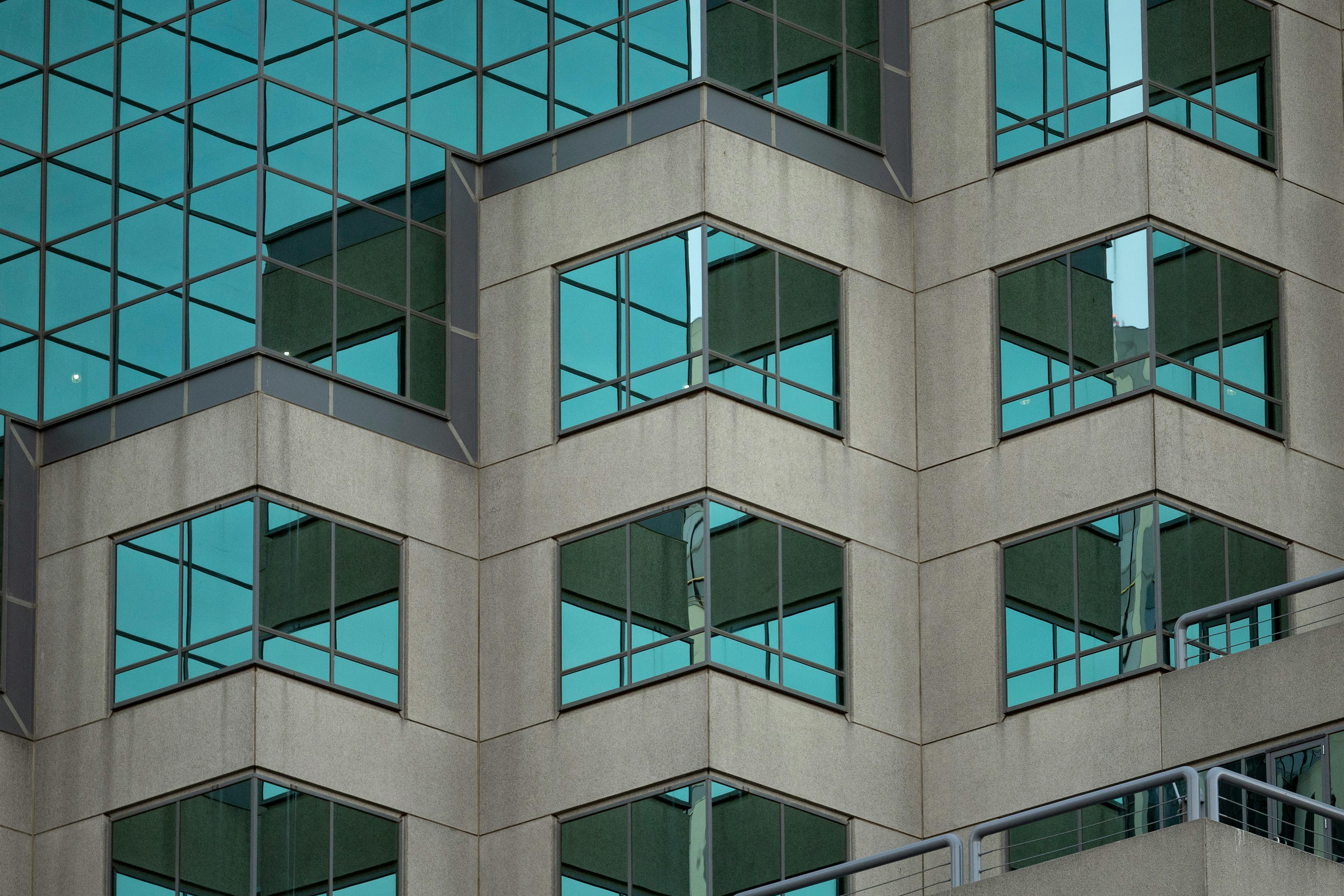 Modern professional consulting office location with HP Integrity infrastructure